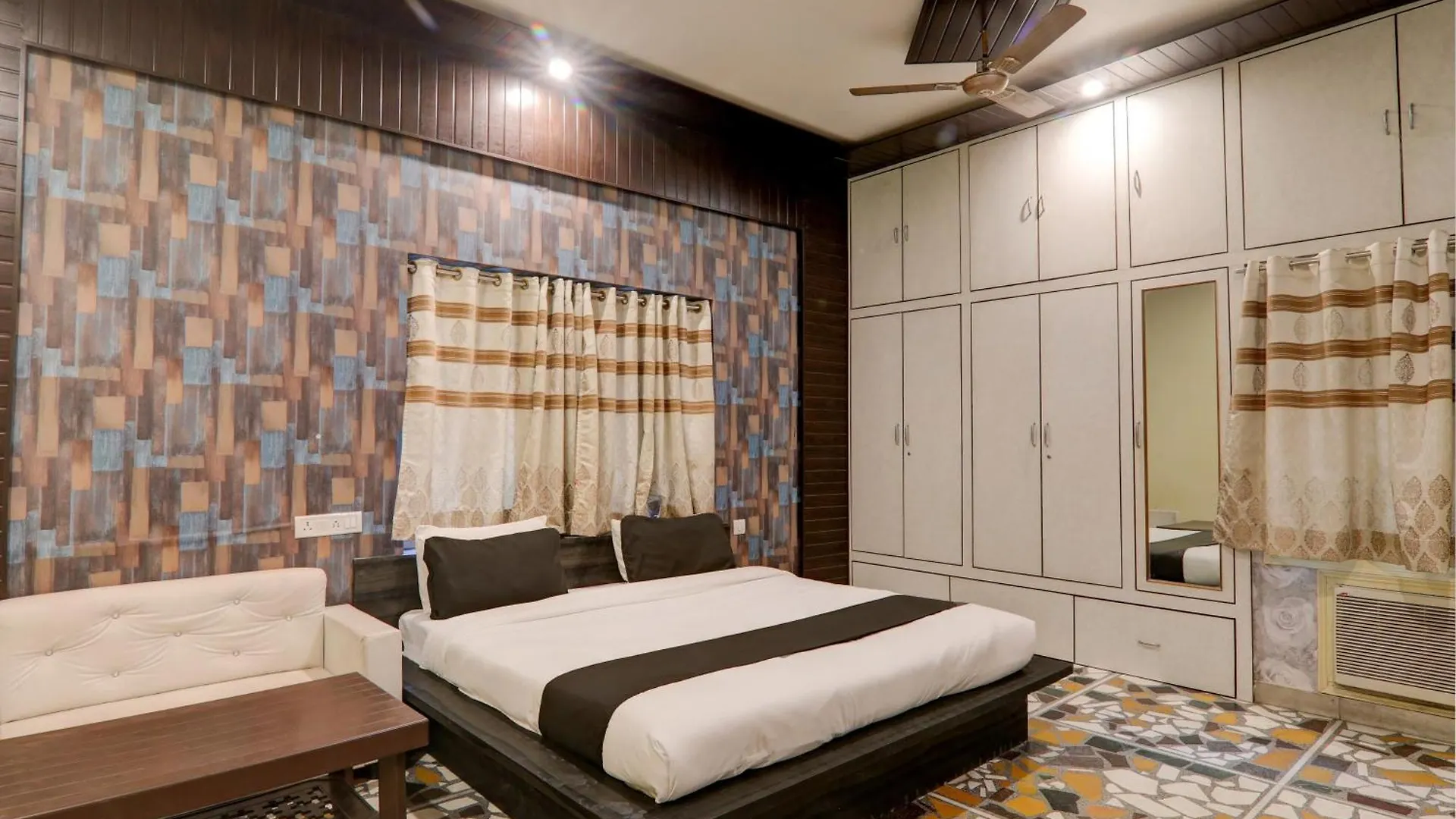 Hotel O Flagship Adbhut Moment Hotel Waranasi